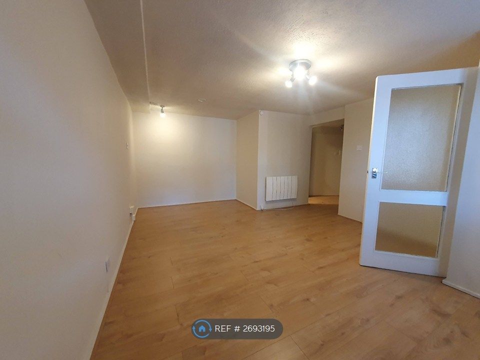 Property photo 3 of 9 Living Area