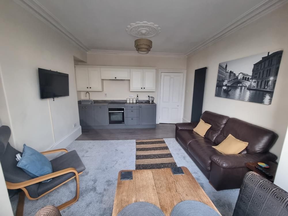 Property photo 2 of 7 Lounge − Kitchen