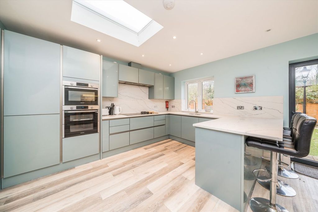 Property photo 3 of 8