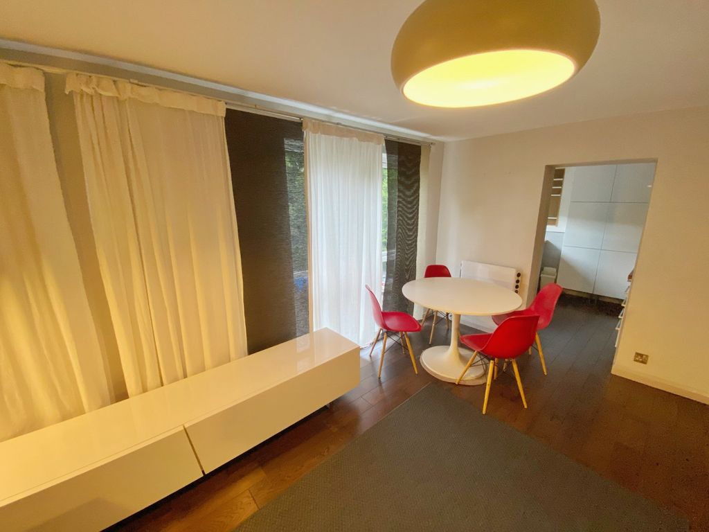 Property photo 3 of 10 Living Room