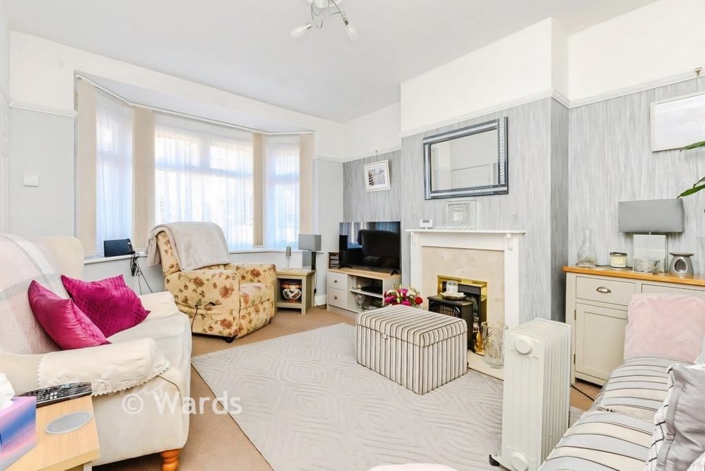 Property photo 3 of 10 Broom Hill Lounge