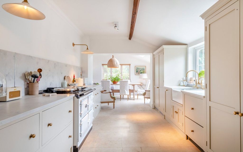 Property photo 3 of 26 Kitchen