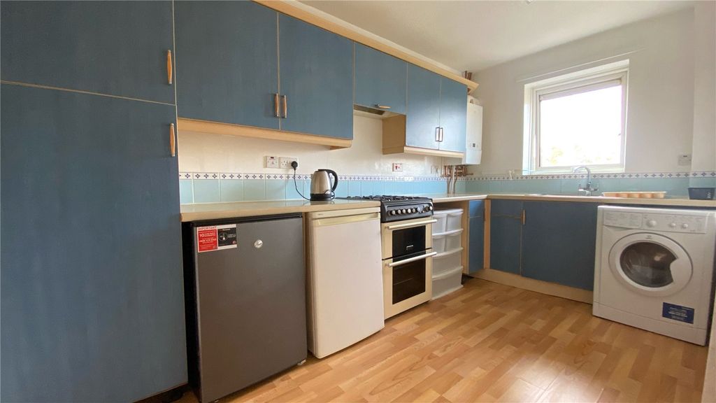 Property photo 3 of 7 Kitchen