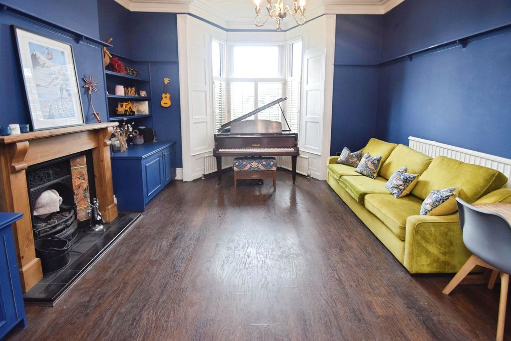Property photo 3 of 19 A27c4136-Lounge 201