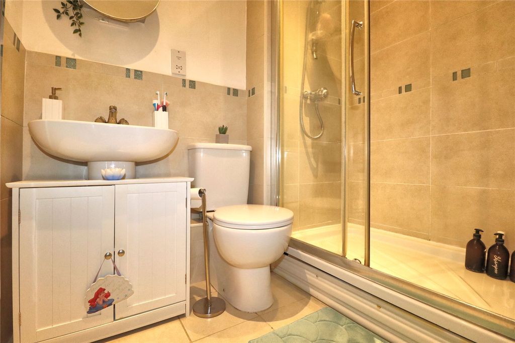 Additional image 6 of 2 bed flat for saleWoking GU21