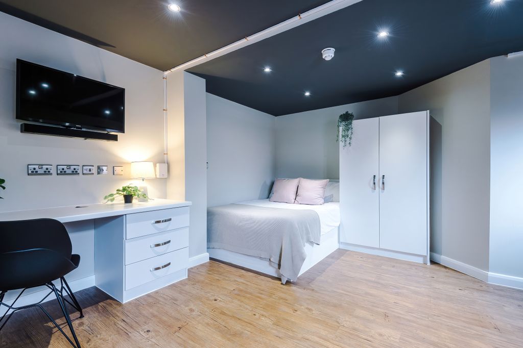 Property photo 1 of 12 Flat 1 Unw, 1