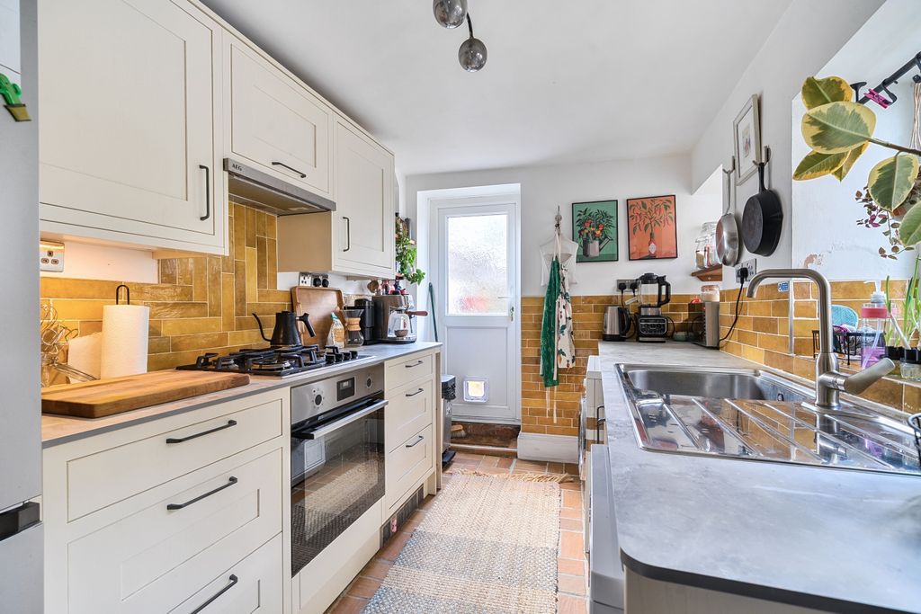 Property photo 2 of 16 1364212-19-68ee4A4B67c4E-Arw