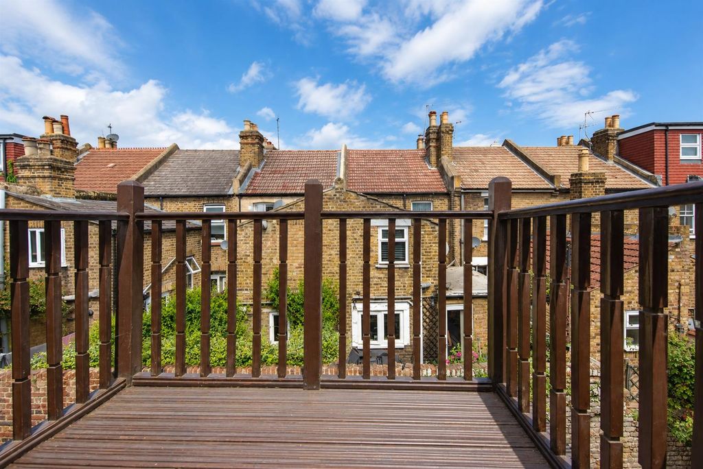 Property photo 3 of 11 Balcony