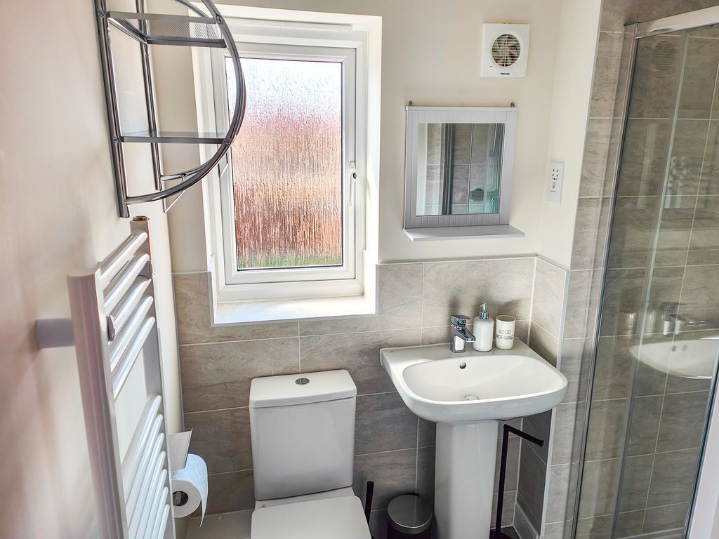Property photo 3 of 12 En-Suite