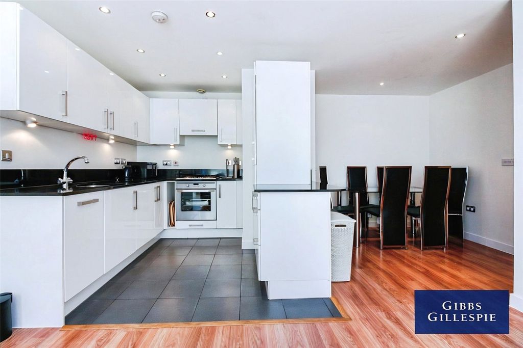 Property photo 2 of 11 Picture No. 27