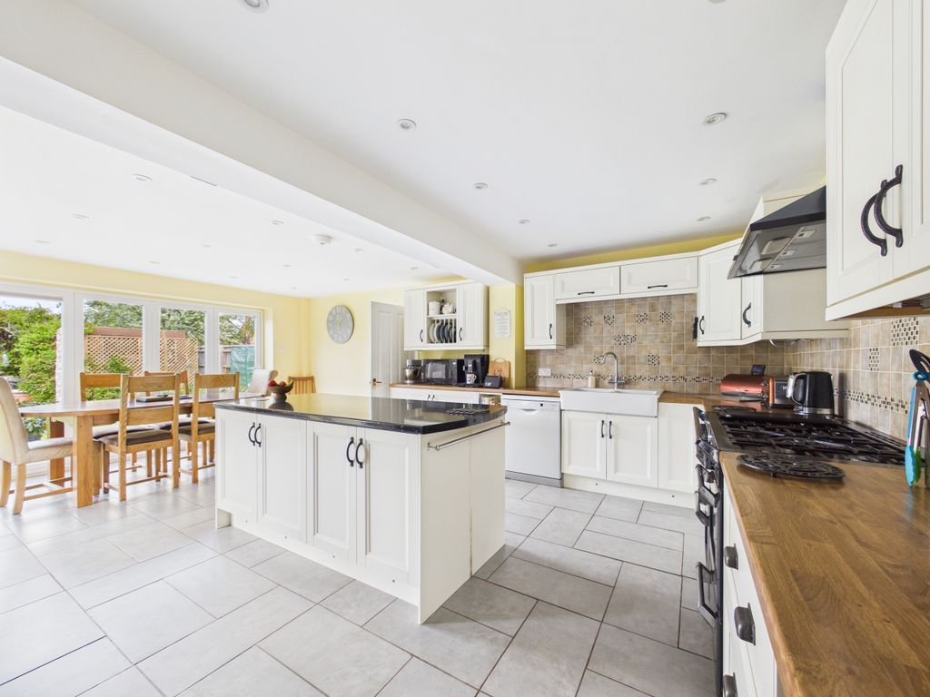 Property photo 3 of 27 Kitchen 1