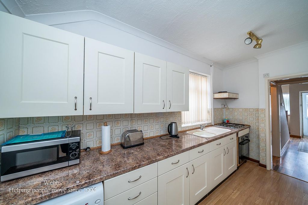 Property photo 3 of 26 Kitchen