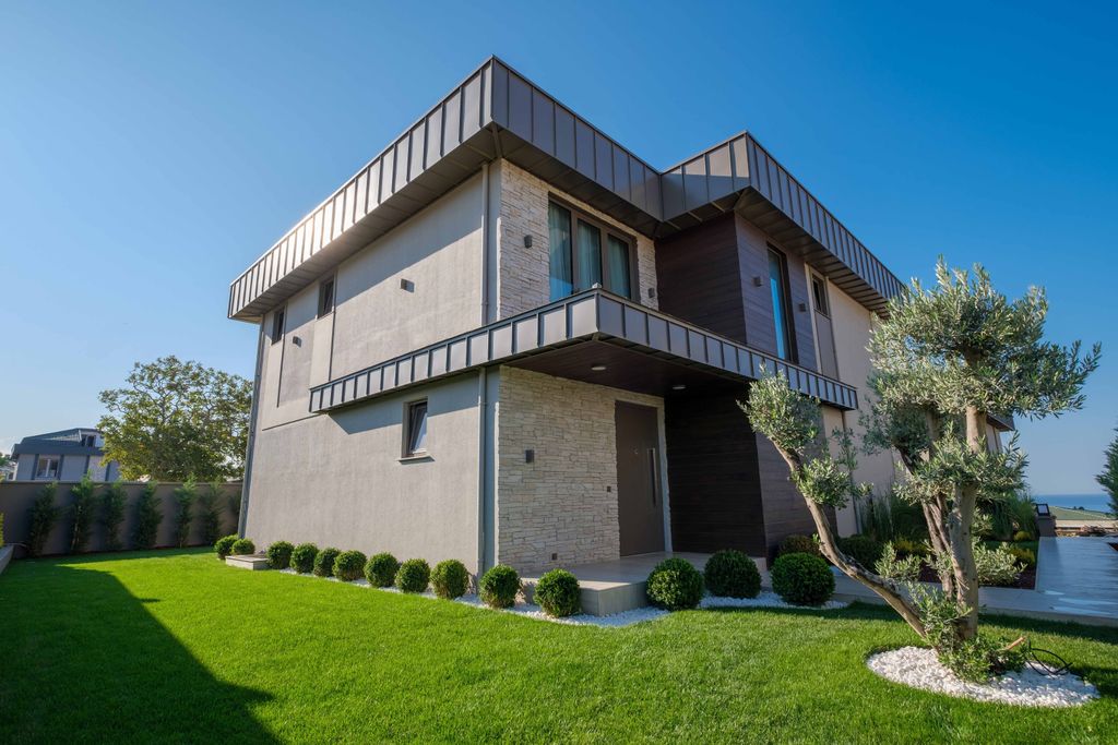 Property photo 3 of 20 Sea View Villas For Sale In Buyukcekmece, Istanbul - Beautifully Landscaped Private Garden