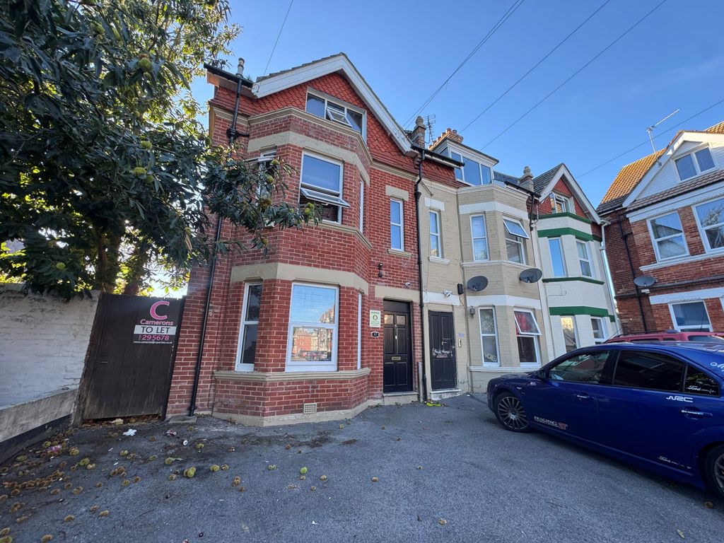 Property photo 1 of 5 5 Bed Semi-Detached House To Rent Windsor Road, Bournemouth Bh5