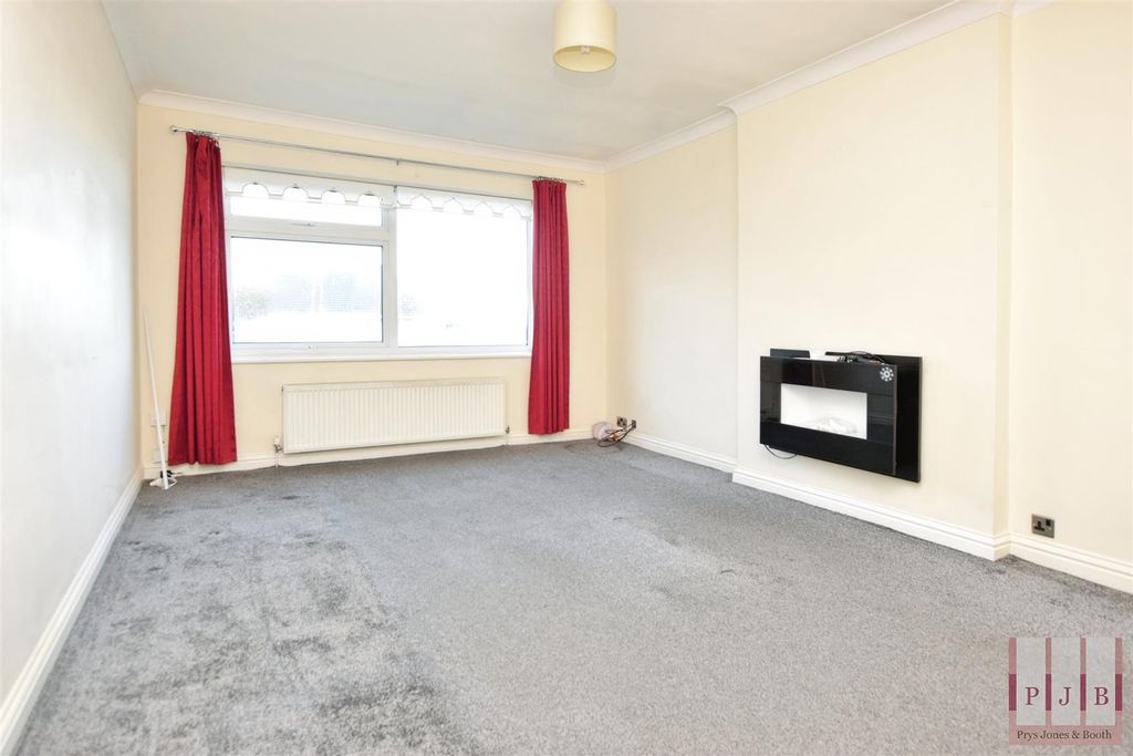 Property photo 2 of 15 Lounge.Jpg