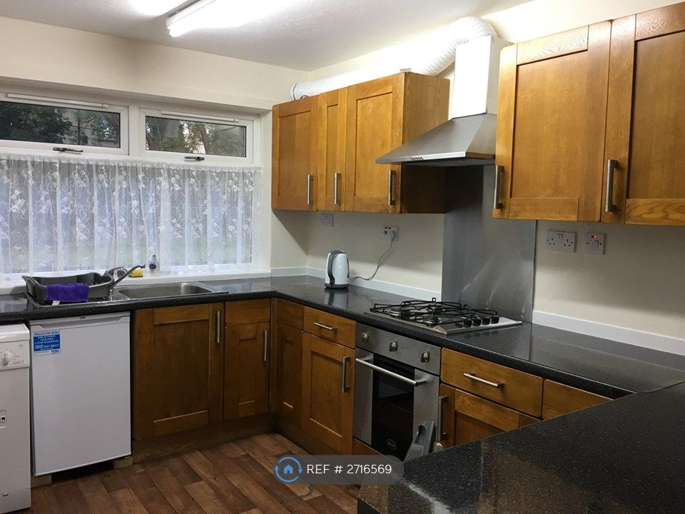 Property photo 2 of 12 Kitchen