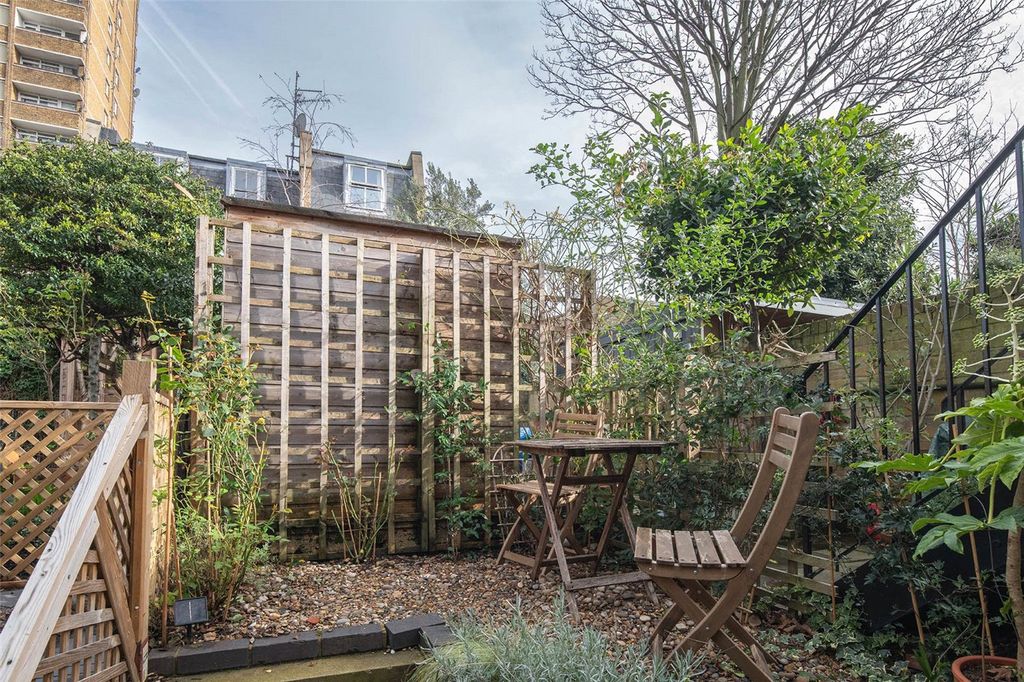 Property photo 3 of 10 Driffield Road E3