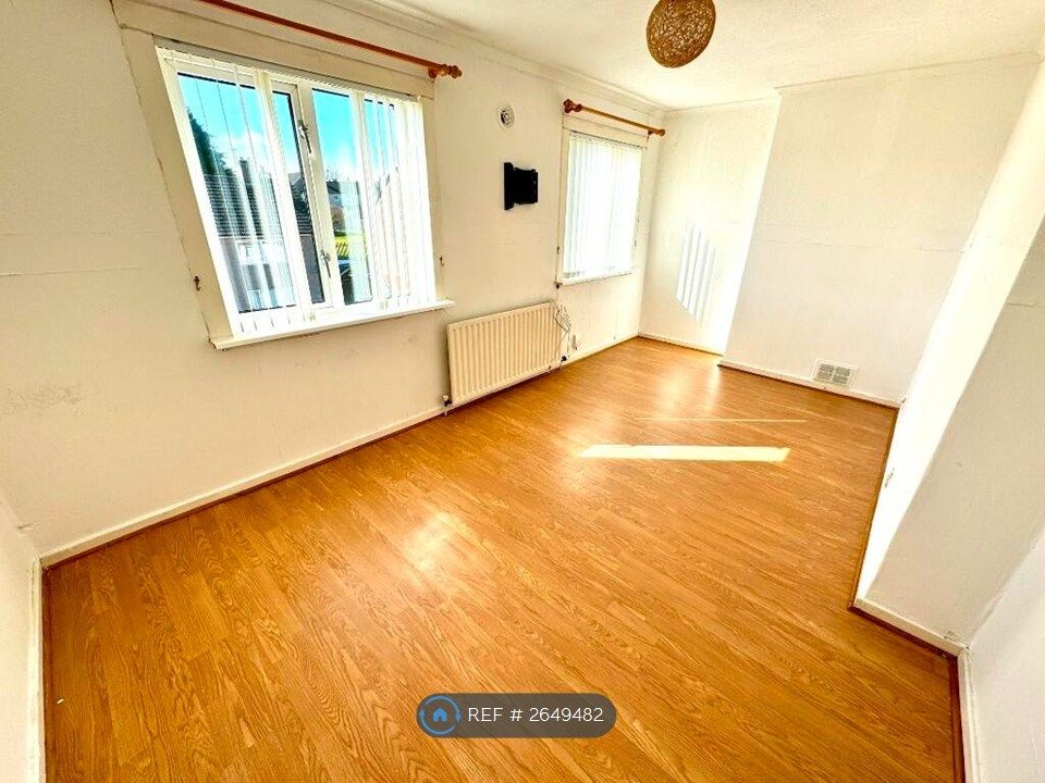 Property photo 3 of 7 Bedroom 1