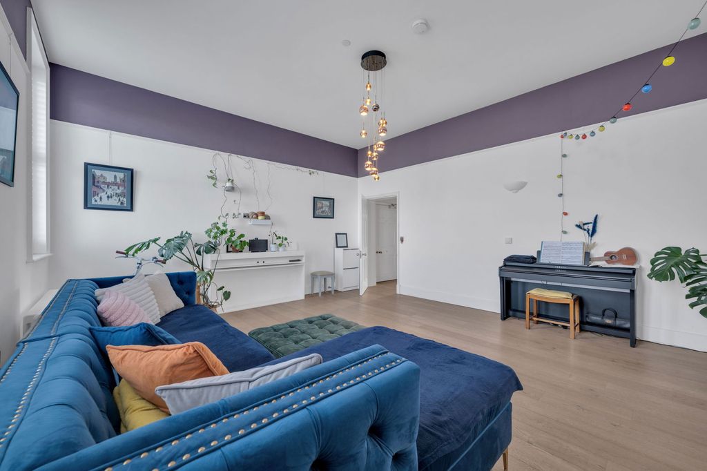 Property photo 2 of 22