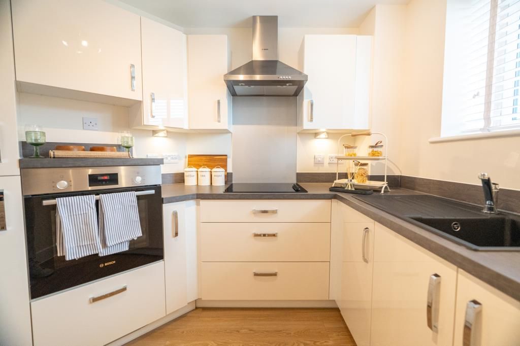 Property photo 1 of 11 Kitchen