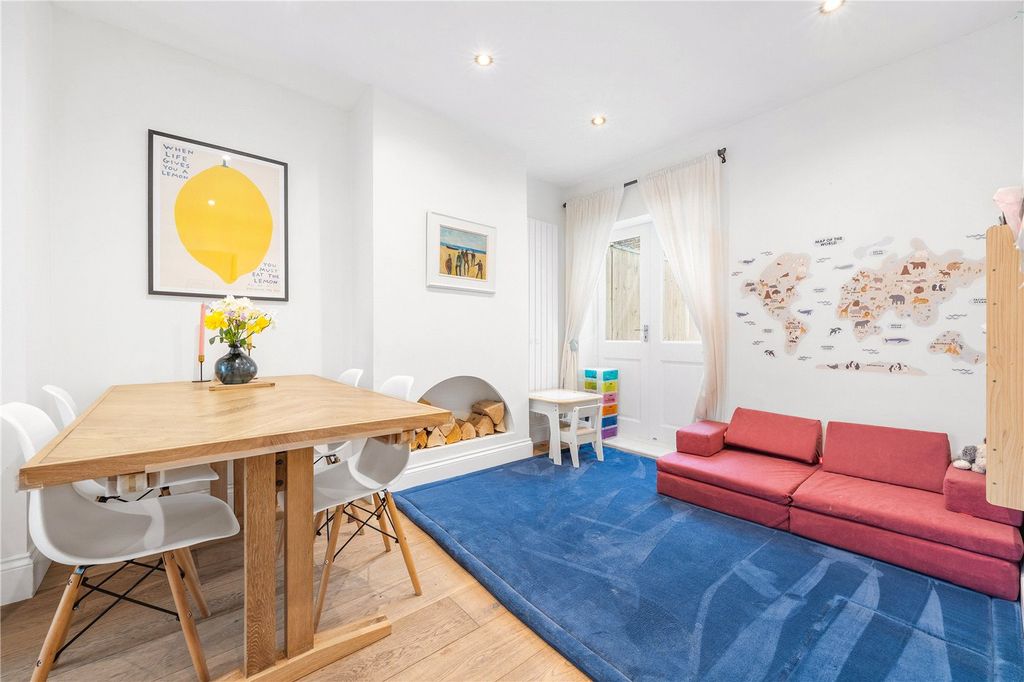 Property photo 3 of 16 Dining