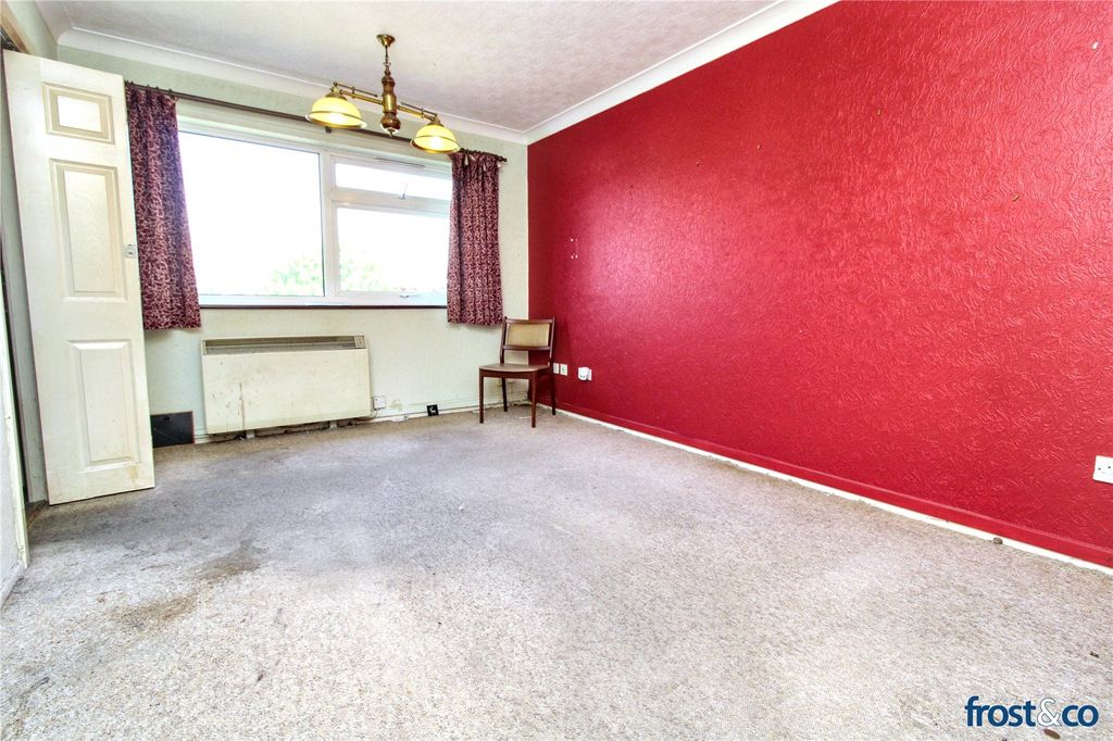 Property photo 2 of 9 Lounge