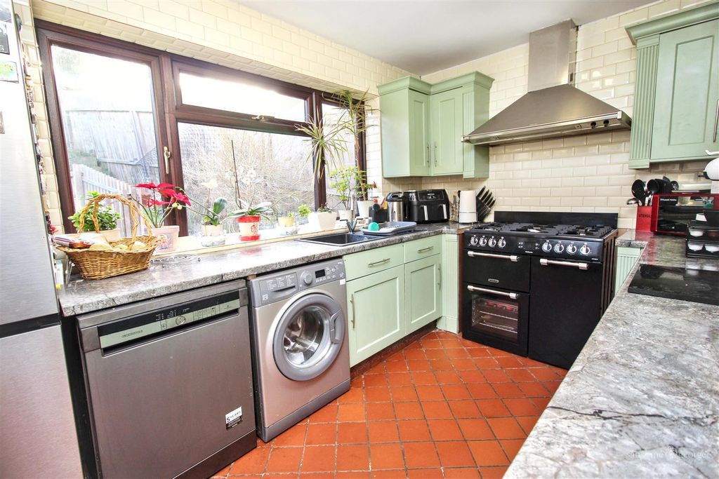 Property photo 2 of 15 Kitchen