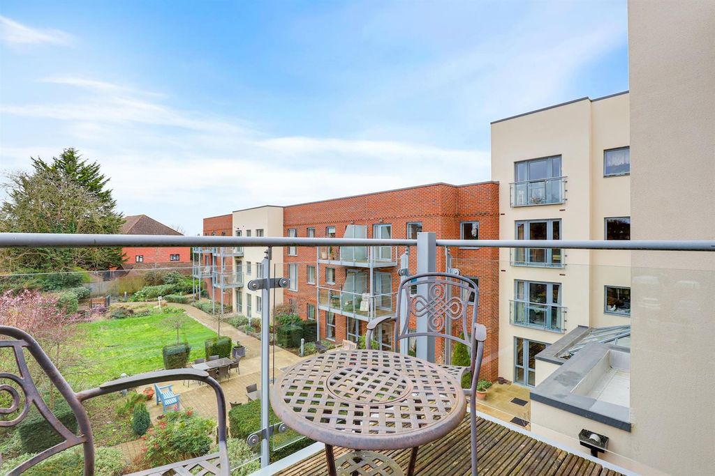 Property photo 3 of 16 10-696Ajhmcs - 32 Elles House - 25-Medium.Jpg