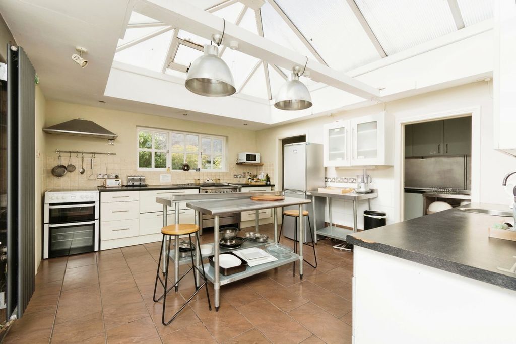 Property photo 2 of 41