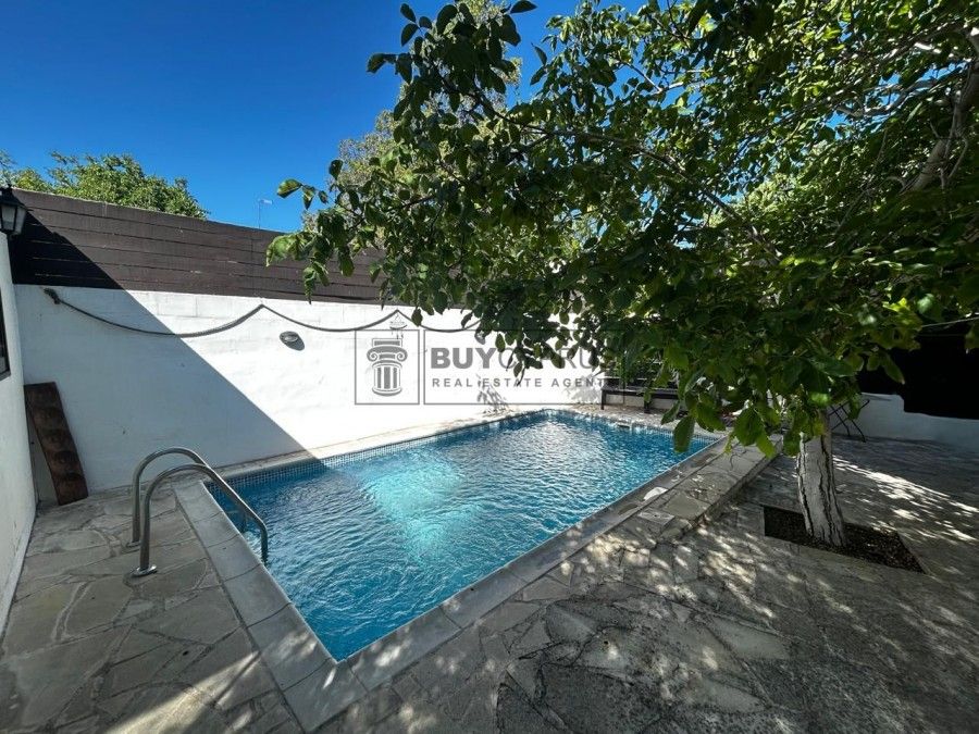 Property photo 2 of 46