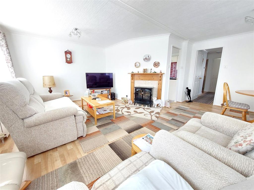 Property photo 2 of 12 Hallway