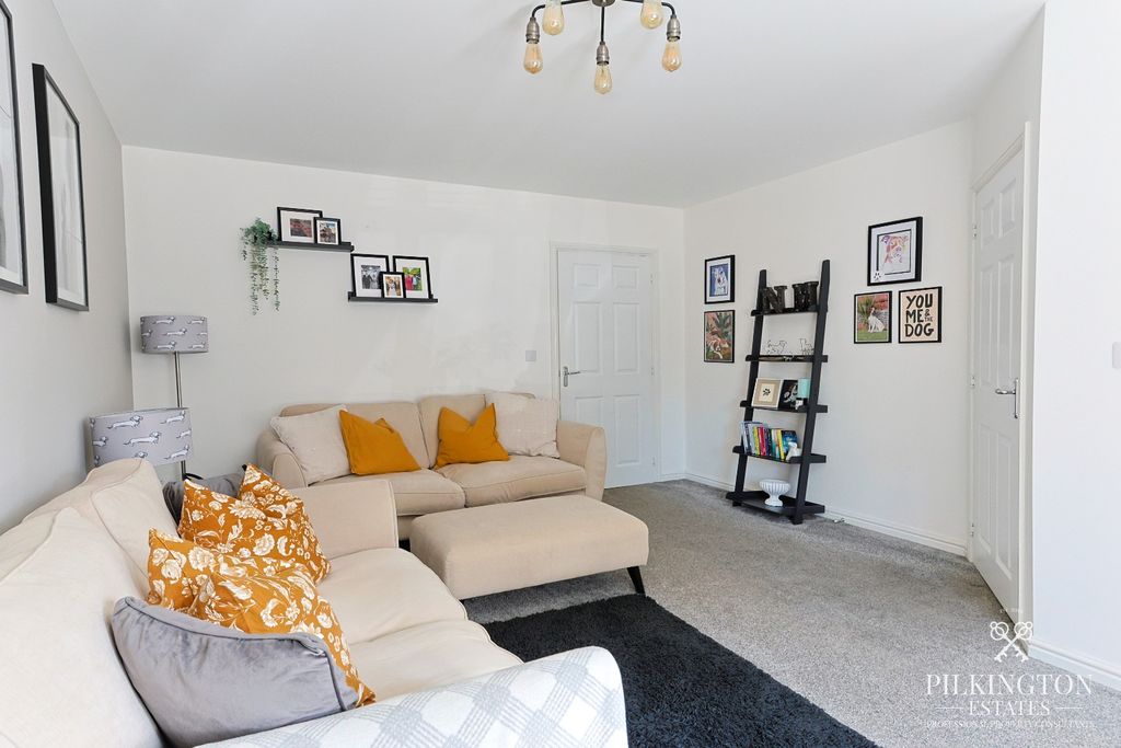 Property photo 3 of 18 5381834