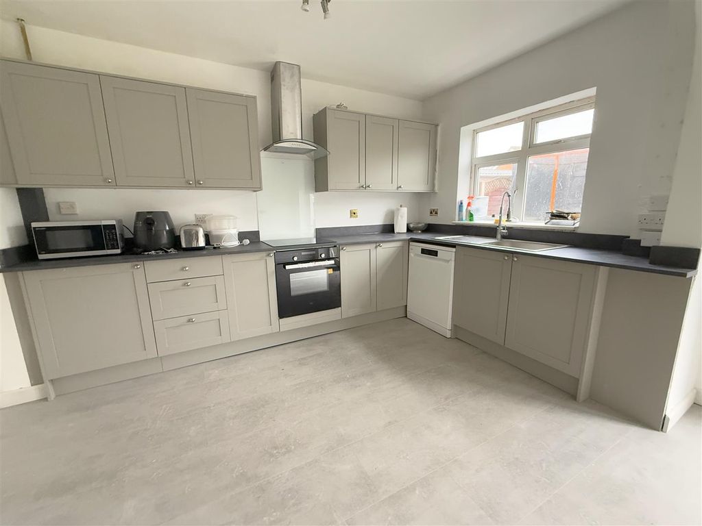 Property photo 2 of 31