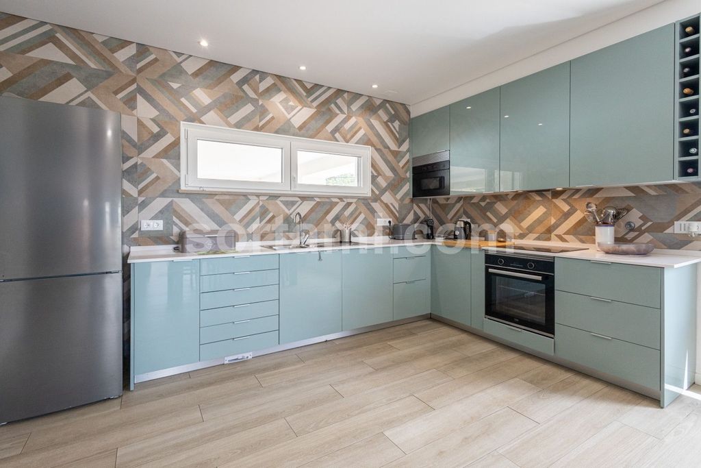 Property photo 3 of 35