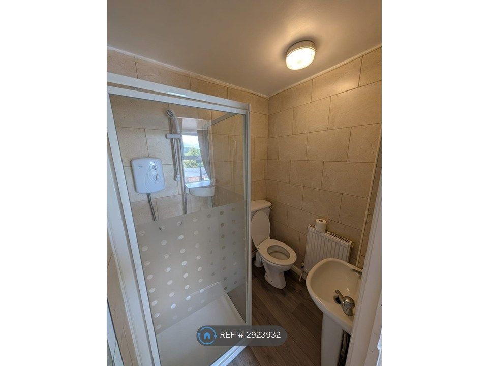Property photo 3 of 17 En-Suite Attic Room Bathroom A