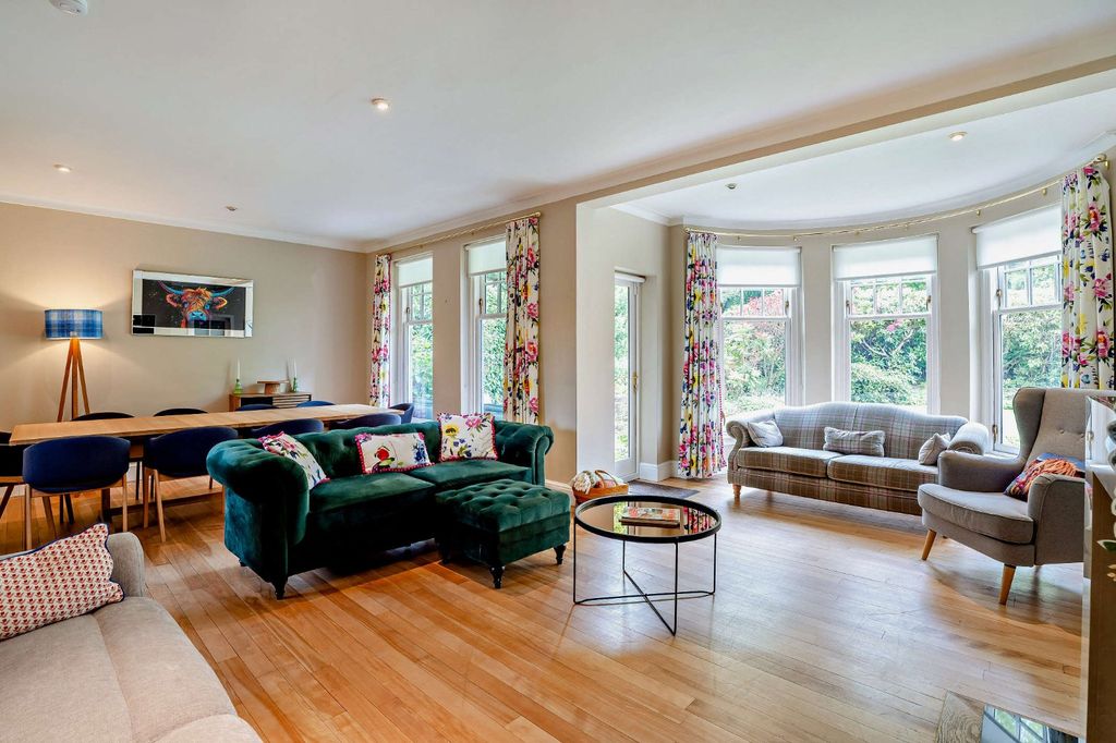Property photo 3 of 37 Large Living Dining