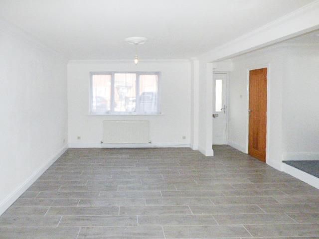 Property photo 3 of 10 P1100763.Jpg