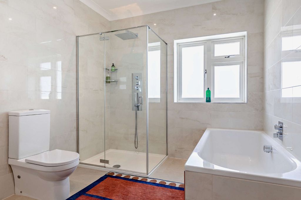 Additional image 17 of 6 bed detached house for saleHewshott Lane, Liphook, Hampshire GU30
