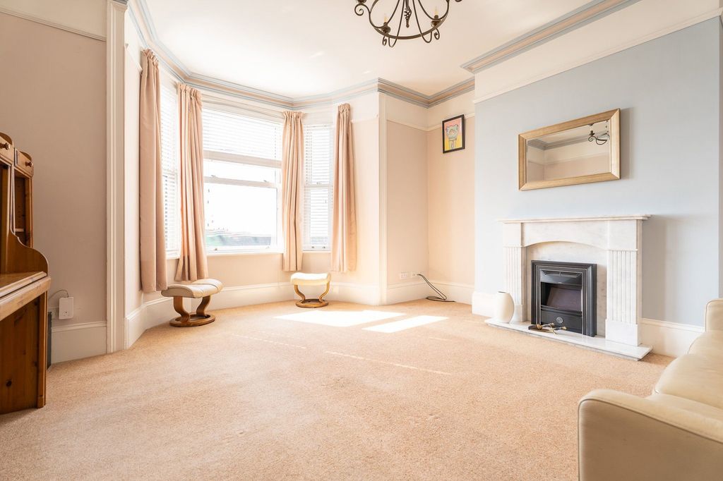 Property photo 3 of 31