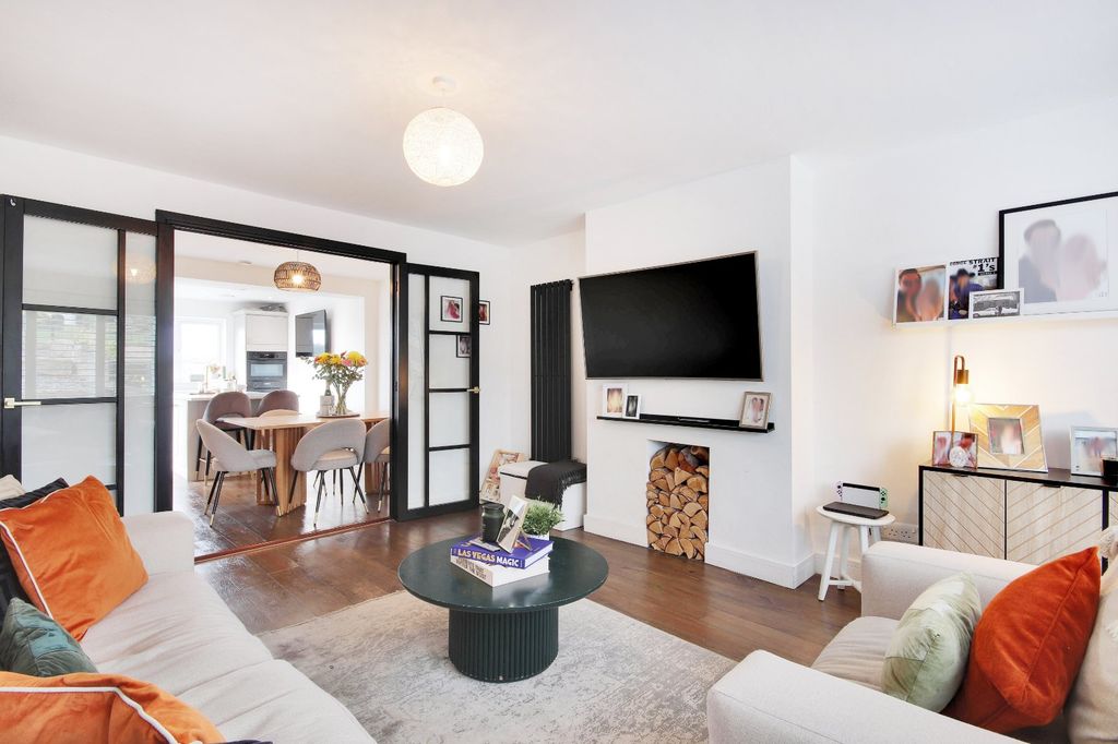 Property photo 3 of 16 Sitting Room