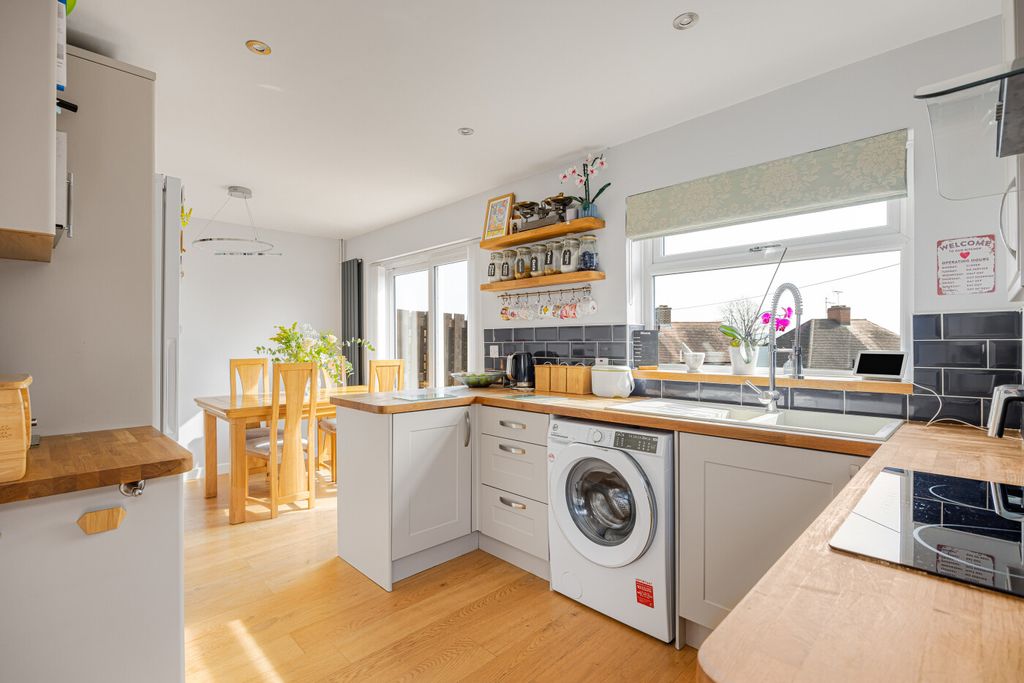 Property photo 3 of 18 Photo 4