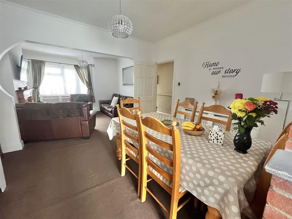Property photo 3 of 19 Dining Room