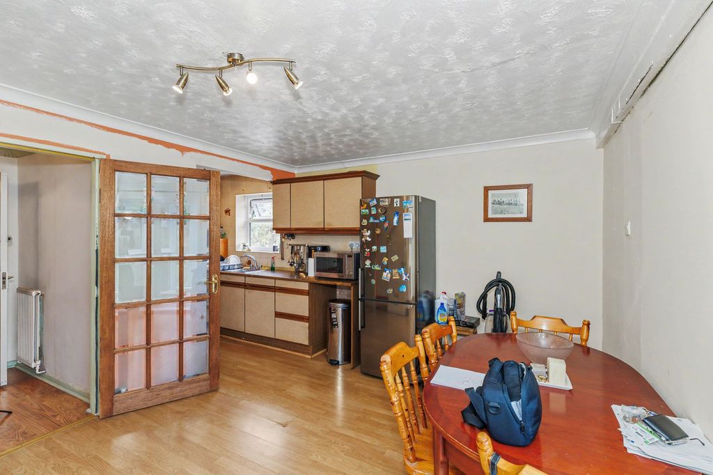 Property photo 3 of 25