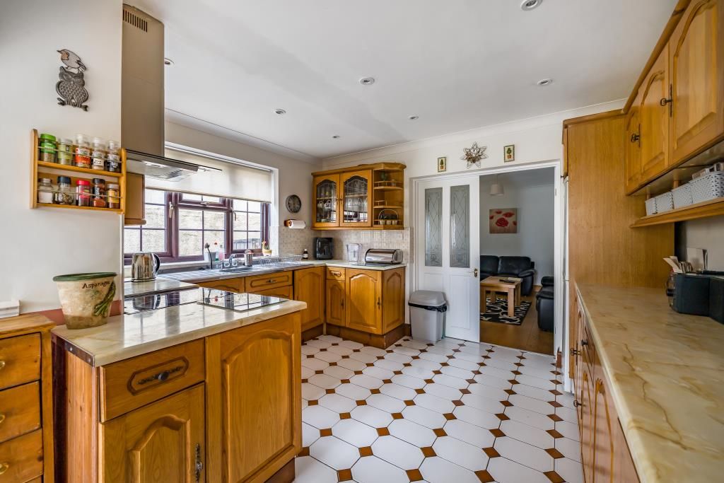 Property photo 3 of 23 Kitchen