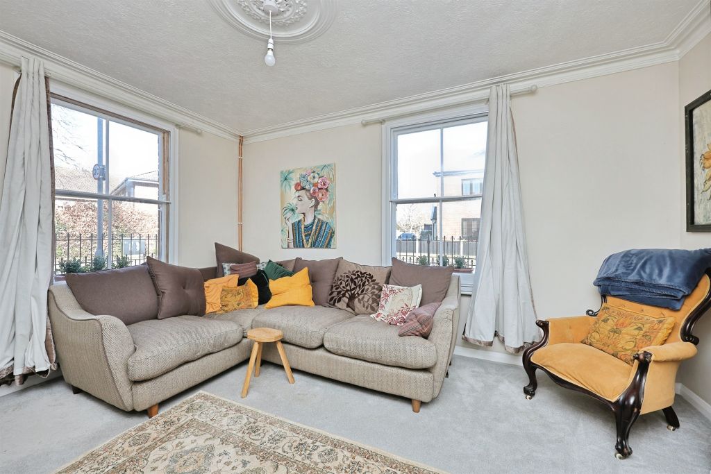 Property photo 3 of 27