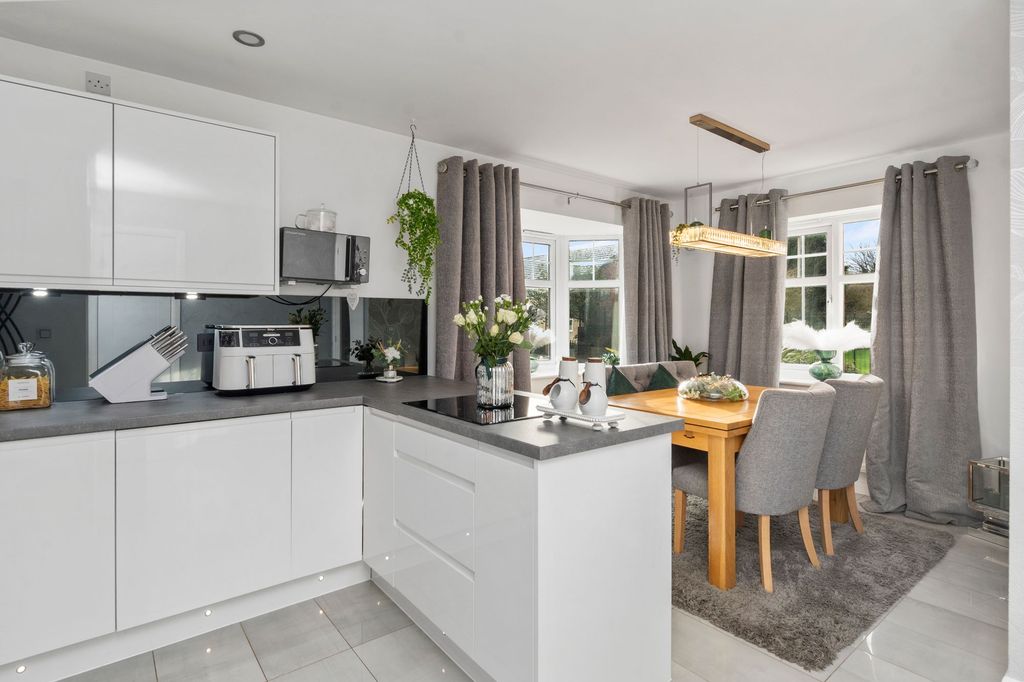 Property photo 2 of 43