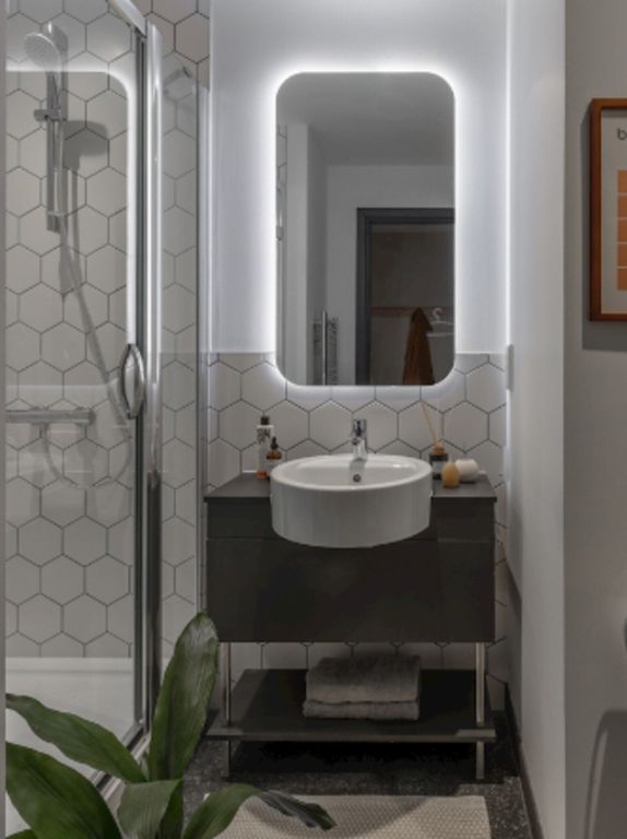 Property photo 3 of 19 Bathroom