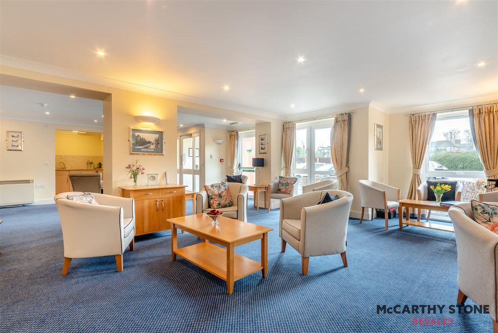 Additional image 18 of 2 bed flat for saleBenedict Court, Western Avenue, Newbury, Berkshire RG14