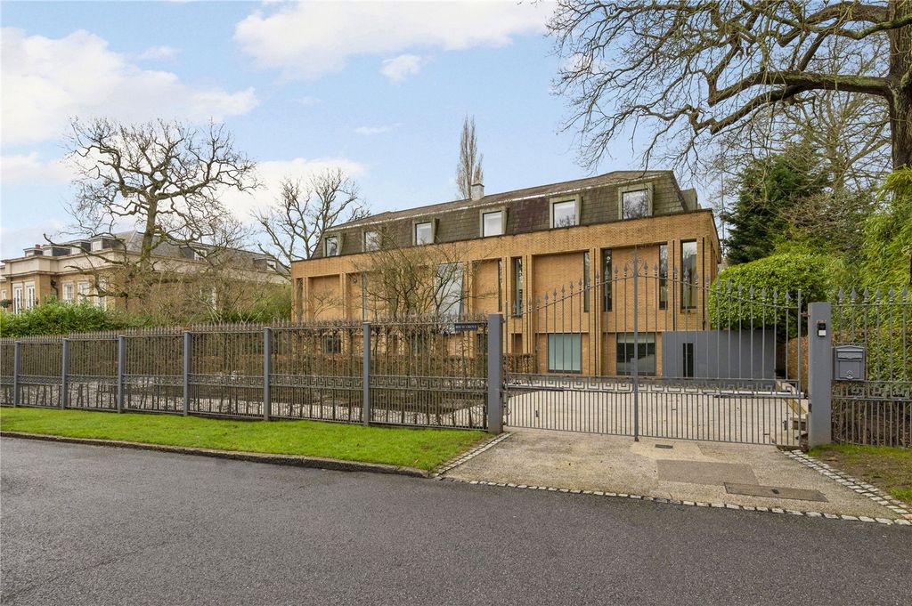 Property photo 2 of 35 Front Aspect