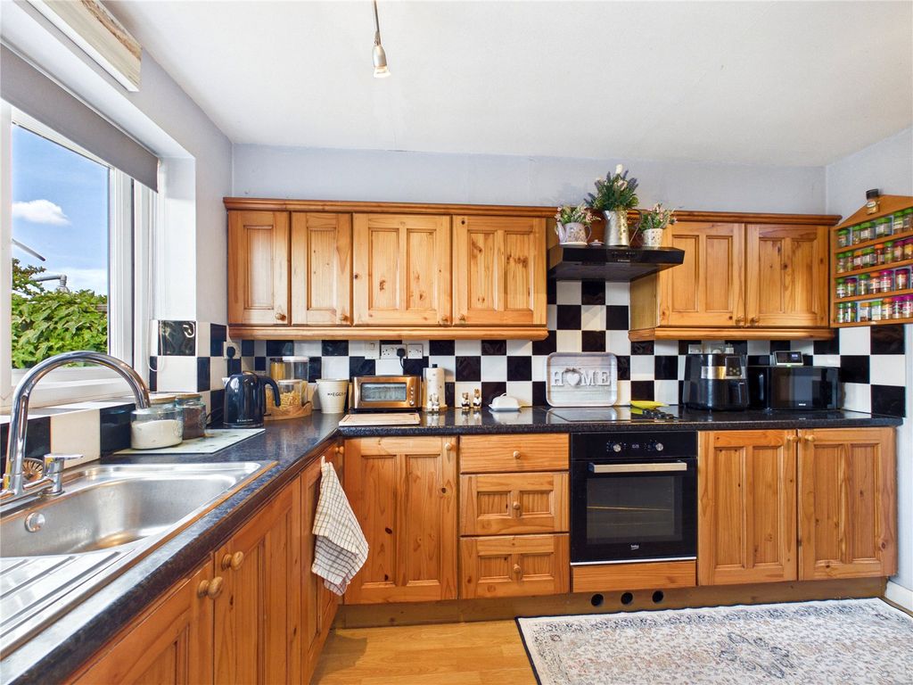 Property photo 3 of 17 Picture No. 02